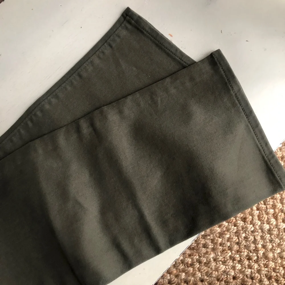 New w Tag: J Crew Straight Fit 5 Pocket Pants. Size 28